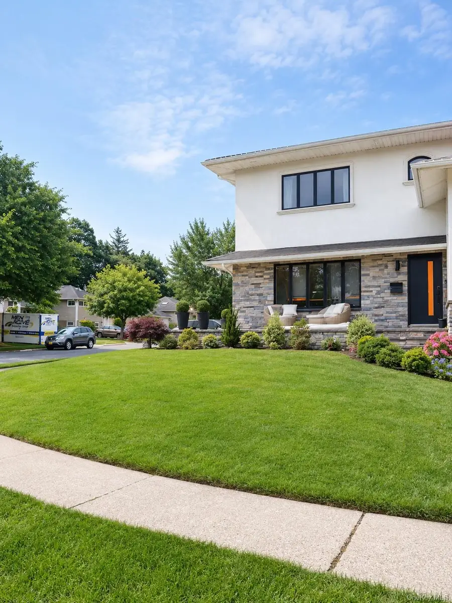 1396 Stephen Marc Lane, East Meadow, NY 11554 - #3