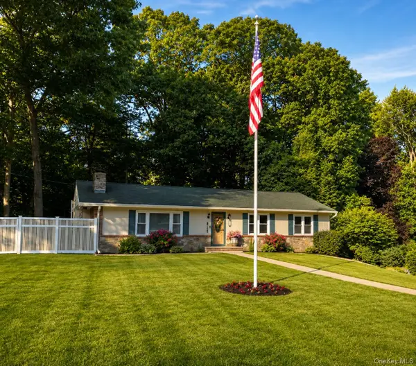 26 Garden Drive, New Windsor, NY 12553