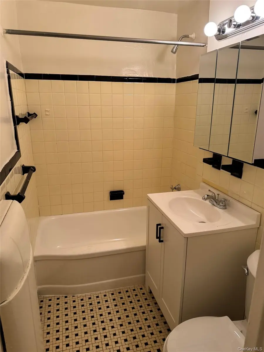 9834 63rd Drive #2J, Rego Park, NY 11374 - #3