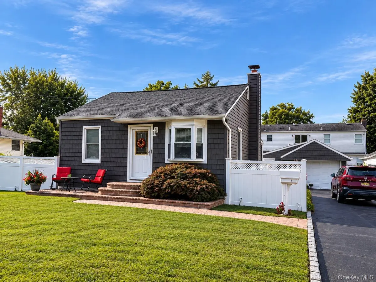 1467 4th Street, West Babylon, NY 11704 - #1