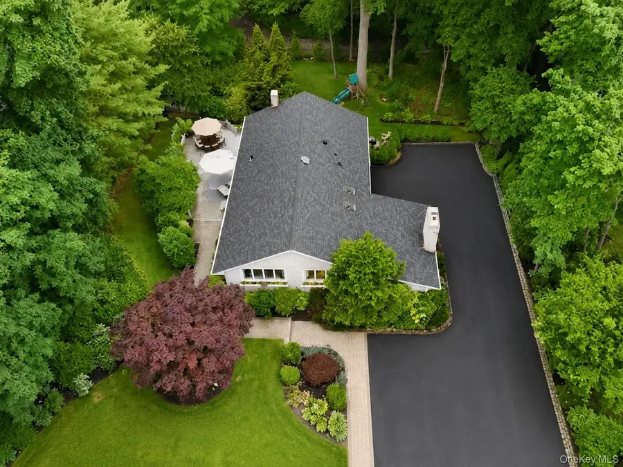 39 E Neck Road, Huntington, NY 11743 - #2