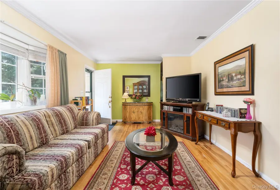203 Hall Street, Port Jefferson Station, NY 11776 - #2