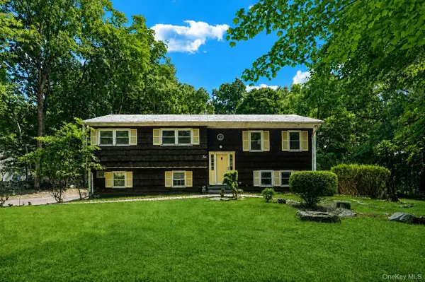2 Cobblestone Road, Airmont, NY 10952
