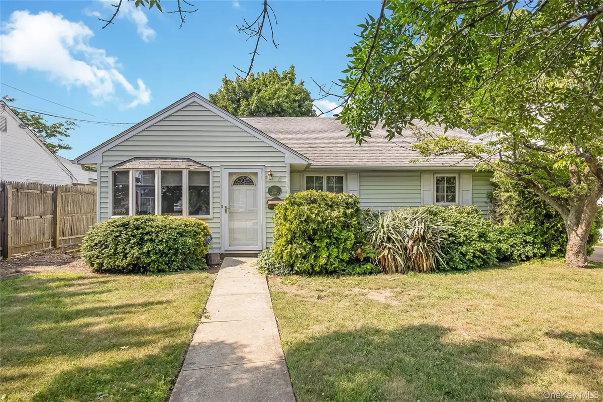 6 Island Street, Plainview, NY 11803 - #1