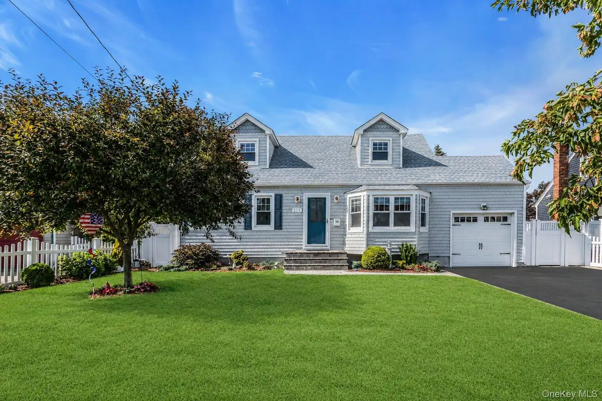 219 N Nassau Avenue, Massapequa, NY 11758 - #1