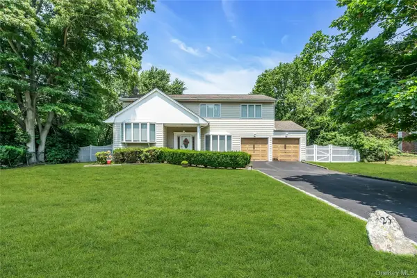 23 Carpenter Lane, Hauppauge, NY 11788