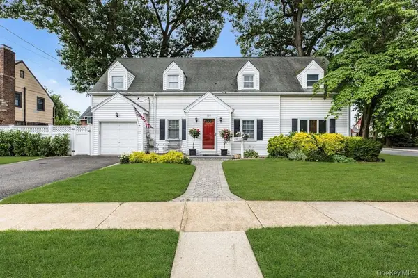128 Stuart Street, Lynbrook, NY 11563