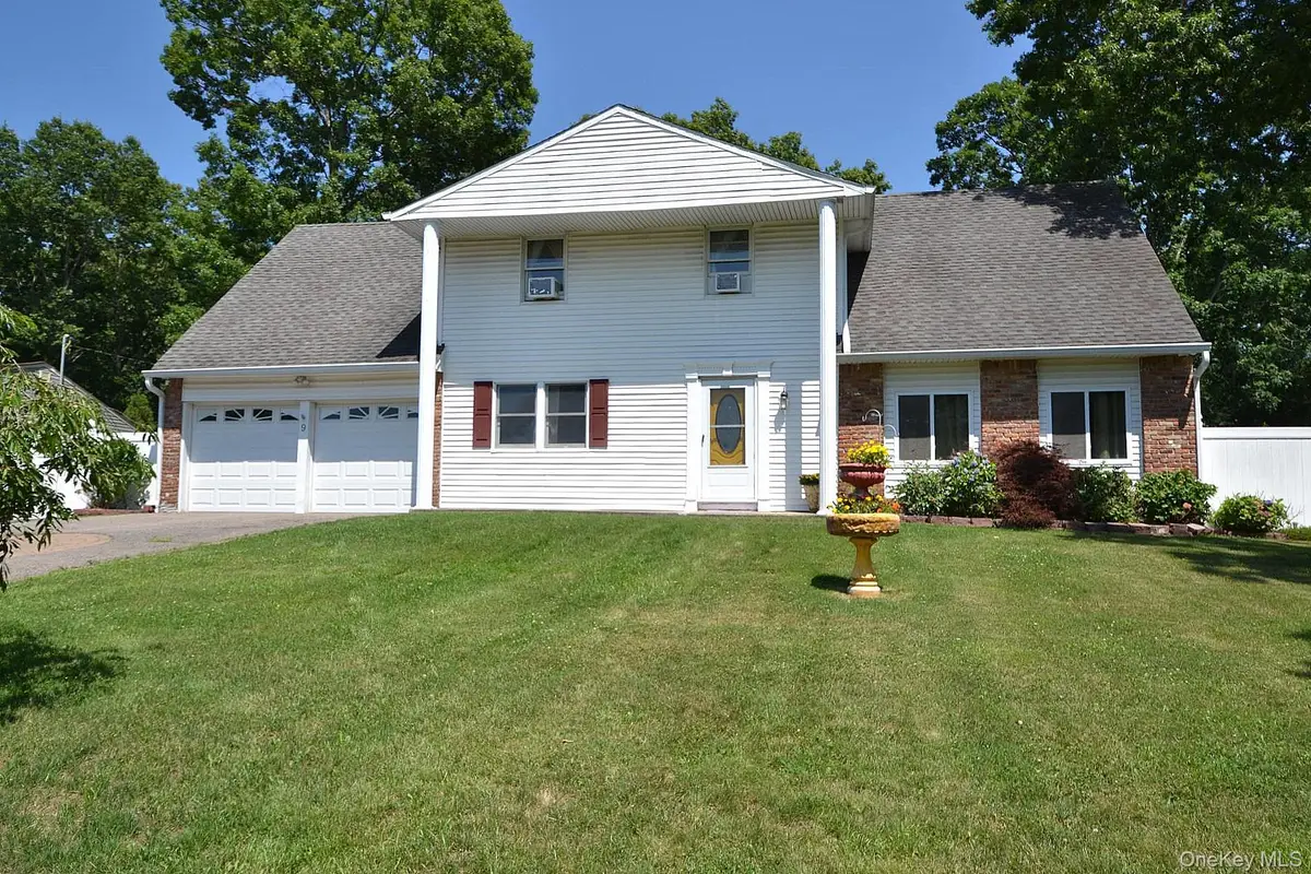 9 Woodbine Street, Coram, NY 11727 - #1