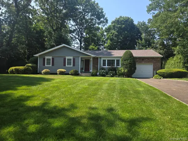 10 Udell Way, East Northport, NY 11731