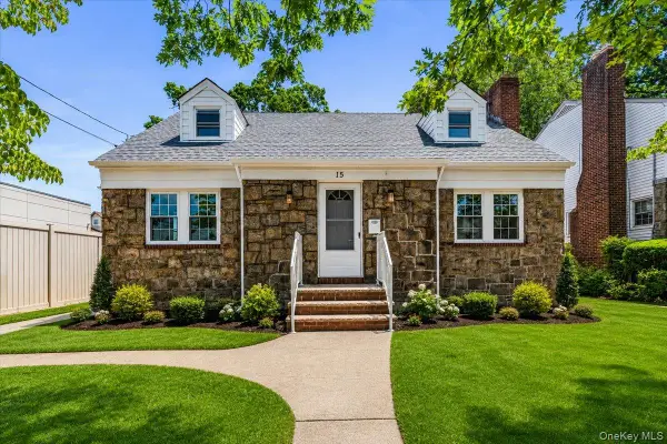 15 Astor Place, Valley Stream, NY 11581