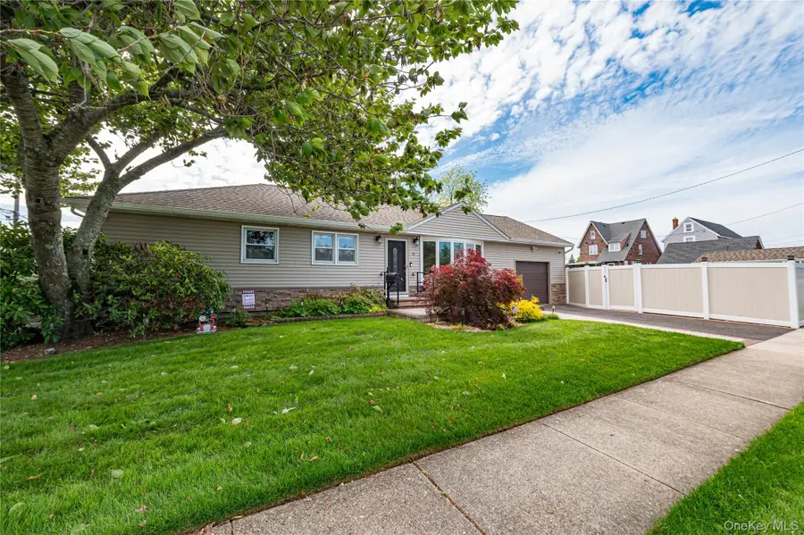 19 Buchanan Avenue, Amity Harbor, NY 11701 - #3