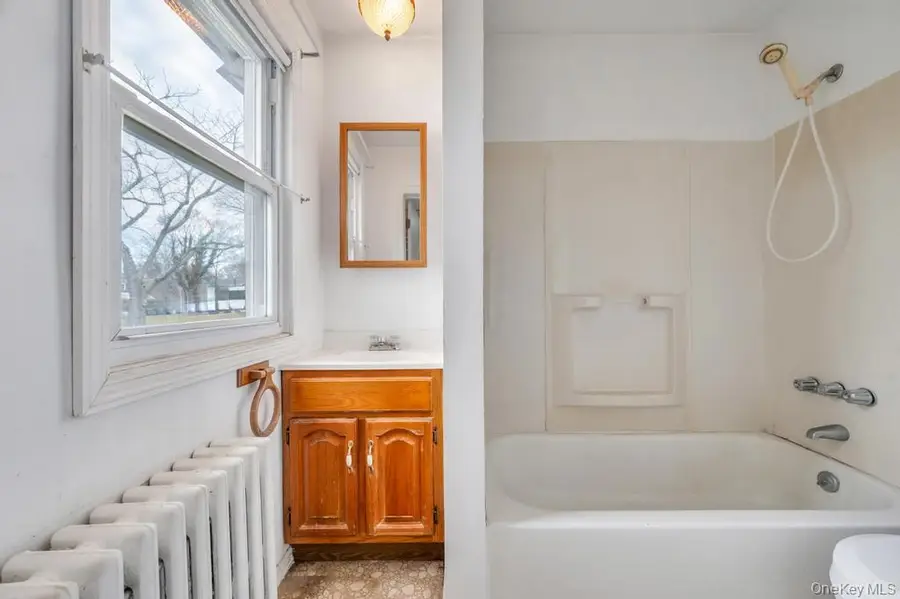 31 West Avenue, West Sayville, NY 11796 - #2