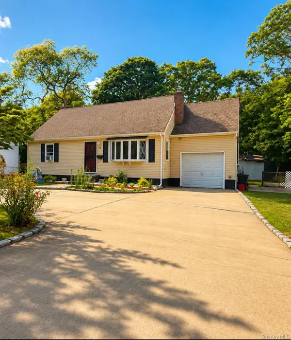 30 Dow Street, Central Islip, NY 11722