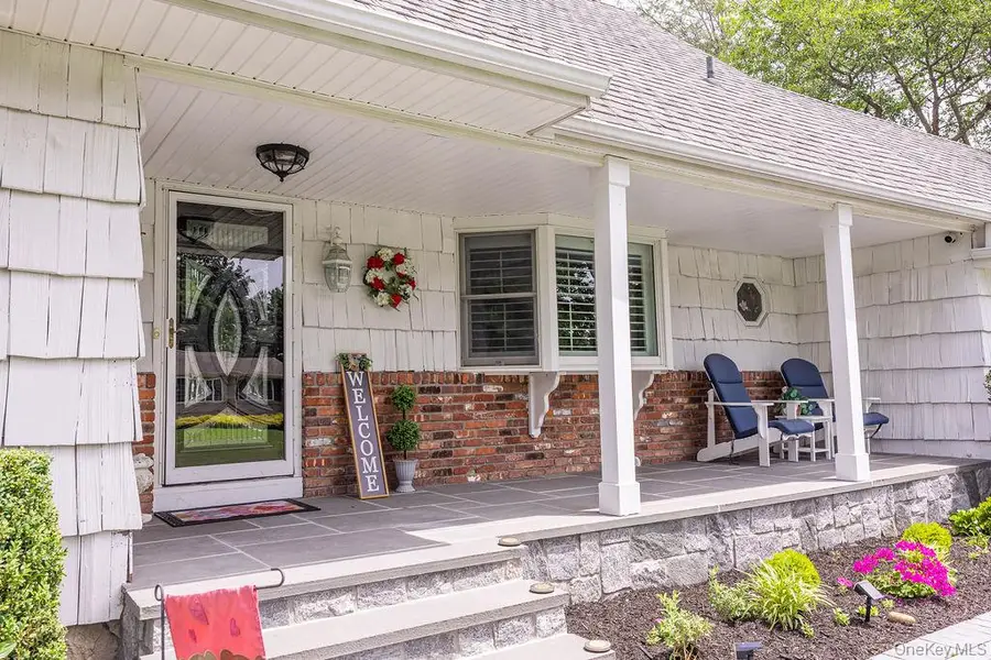 8 Robinhood Court, Nesconset, NY 11767 - #3