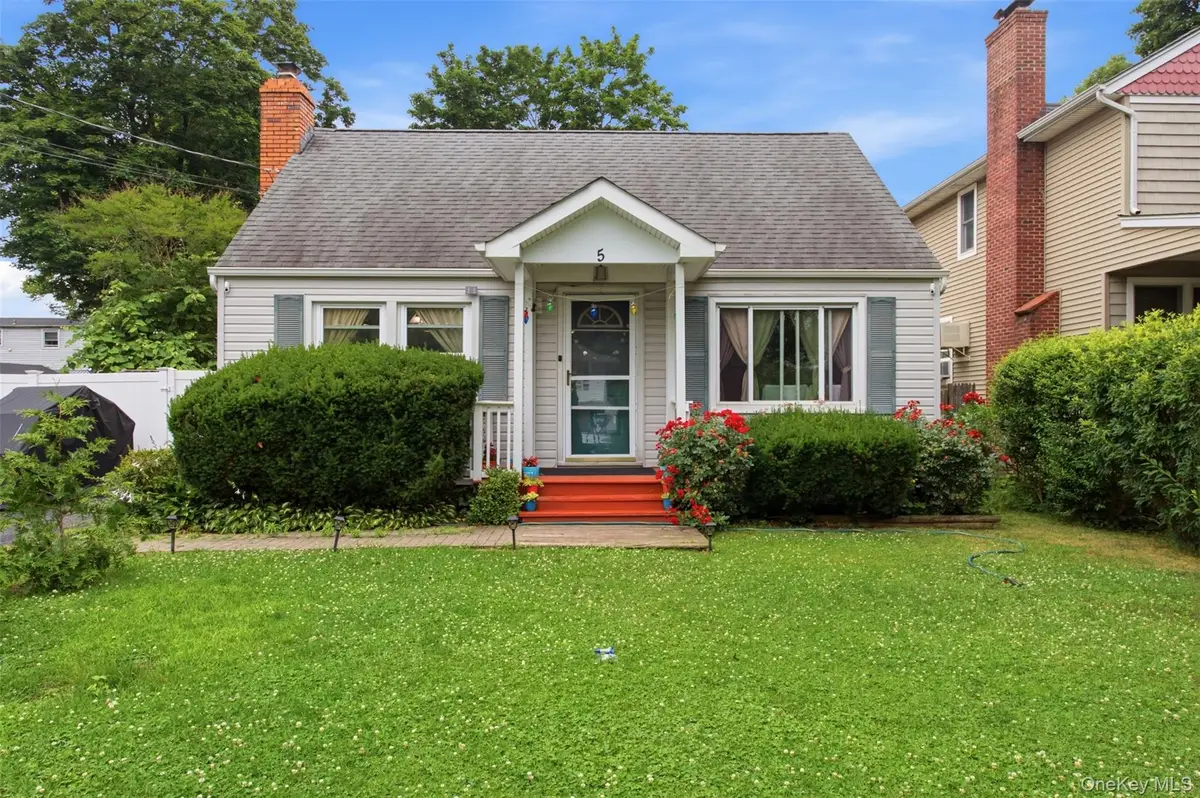 5 Putnam Place, Huntington Station, NY 11746 - #1