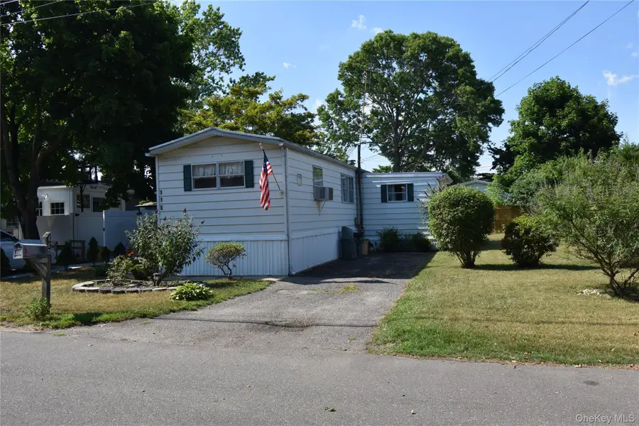116 Lincoln Avenue, Holbrook, NY 11741 - #3
