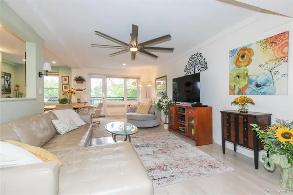 30 Stoner Avenue Nw #2-O, Great Neck, NY 11021