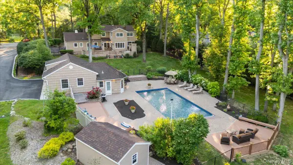 96 Plainview Road, Woodbury, NY 11797