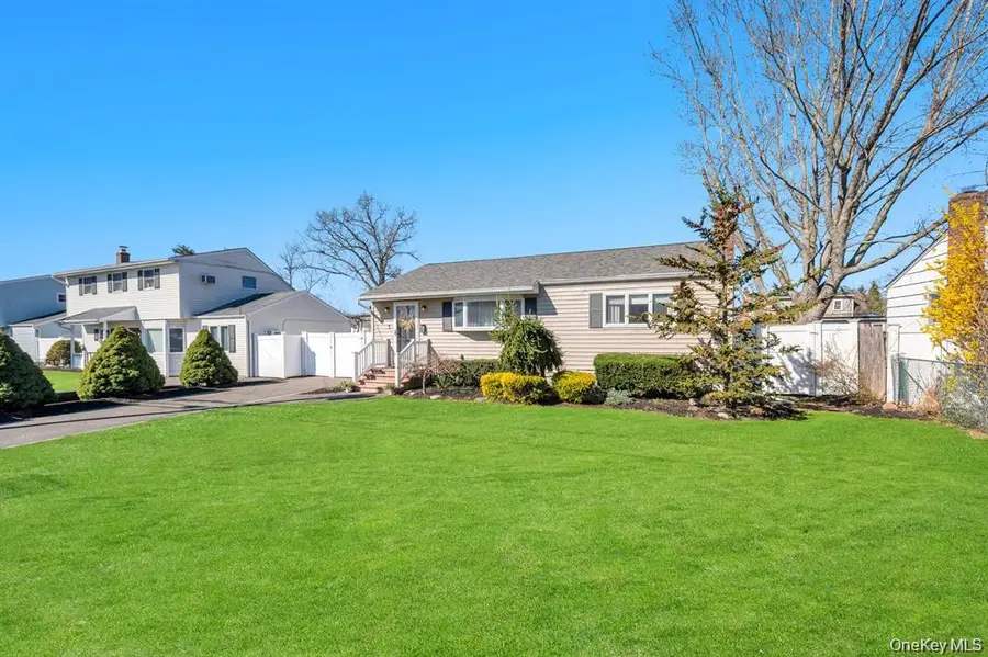 28 Saint Joseph Avenue, Ronkonkoma, NY 11779 - #2