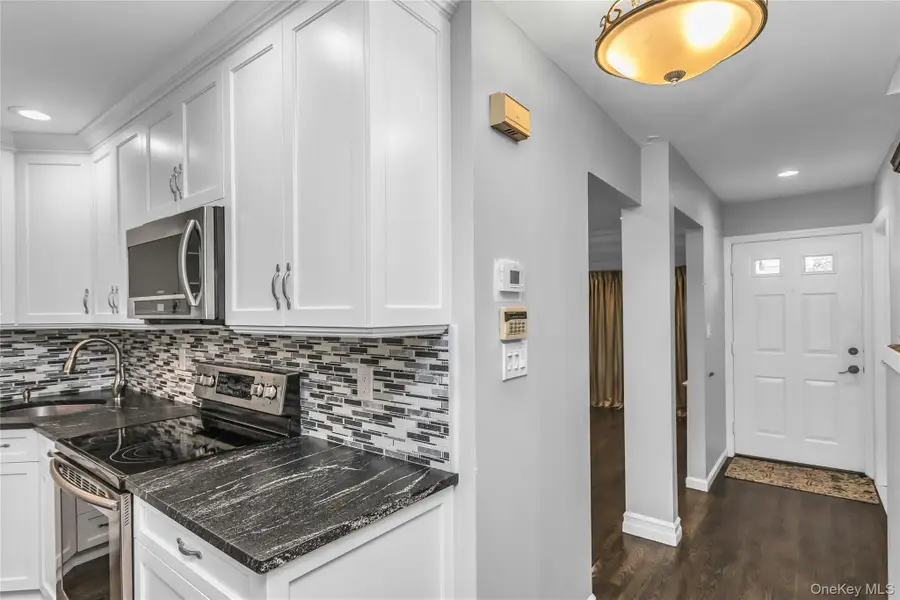 104 W Woodlake Drive, Woodbury, NY 11797 - #3