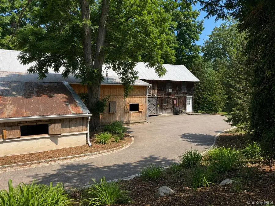 386 Bread And Cheese Hollow Road, Northport, NY 11768 - #3