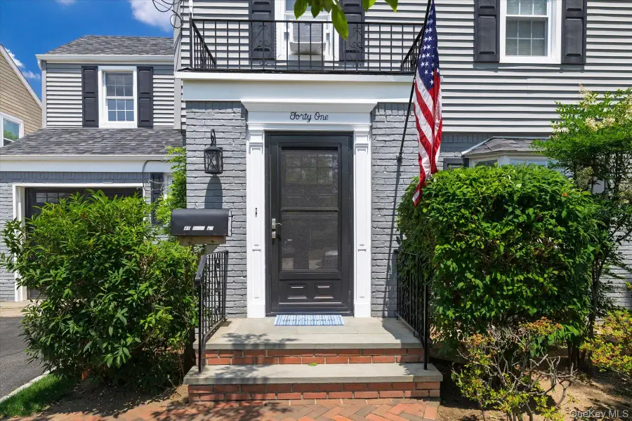 41 Hart Street, Lynbrook, NY 11563 - #2