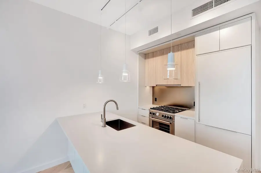 41st Avenue 29-18, Long Island City, NY 11101 - #2