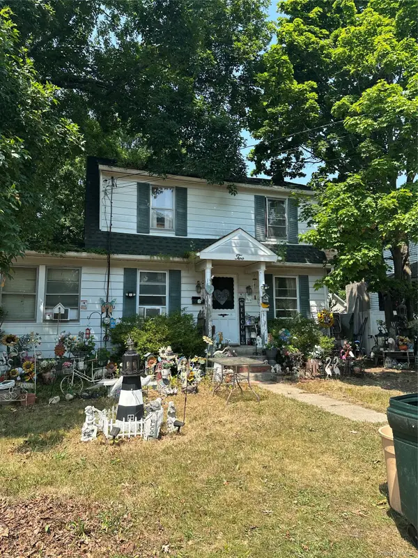2 Willett Avenue, Sayville, NY 11782
