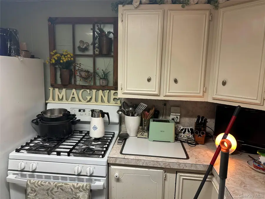 2 Willett Avenue, Sayville, NY 11782 - #3