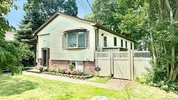 26 Robinwood Street, Mastic, NY 11950