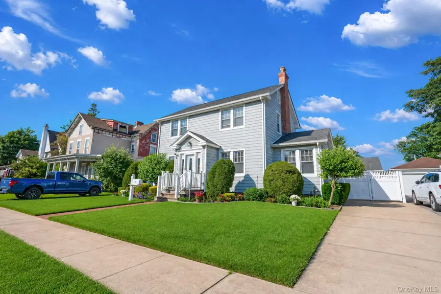 27 Hilbert Street, Hempstead, NY 11550 - #3