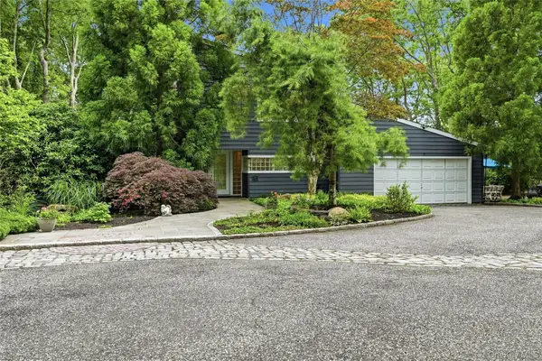 18 Nicole Court, Manorville, NY 11949