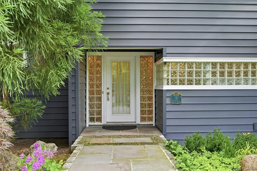18 Nicole Court, Manorville, NY 11949 - #2