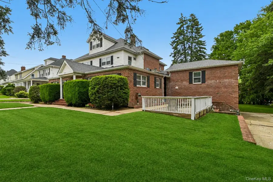 77 Andrew Street, Manhasset, NY 11030 - #2