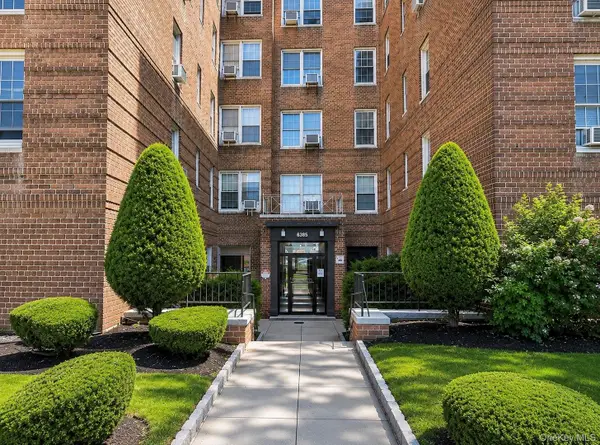 6385 Woodhaven Boulevard #5A2, Rego Park, NY 11374