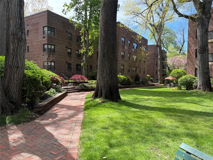 35 Knightsbridge Road #2-B, Great Neck, NY 11021 - #2