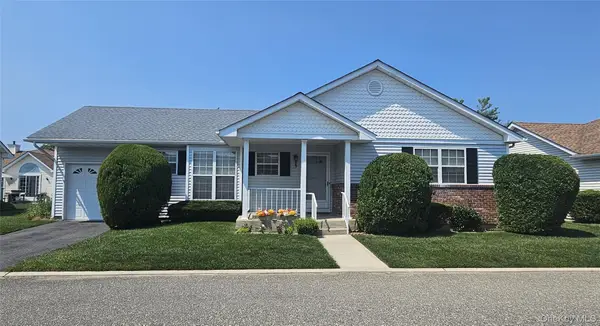 7 Daria Drive, Oakdale, NY 11769