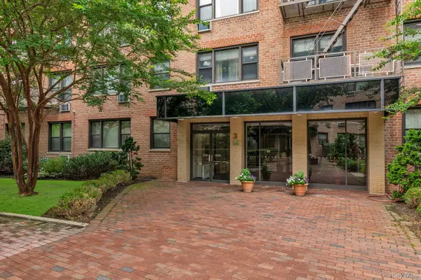 3 Birchwood Court #5G, Mineola, NY 11501