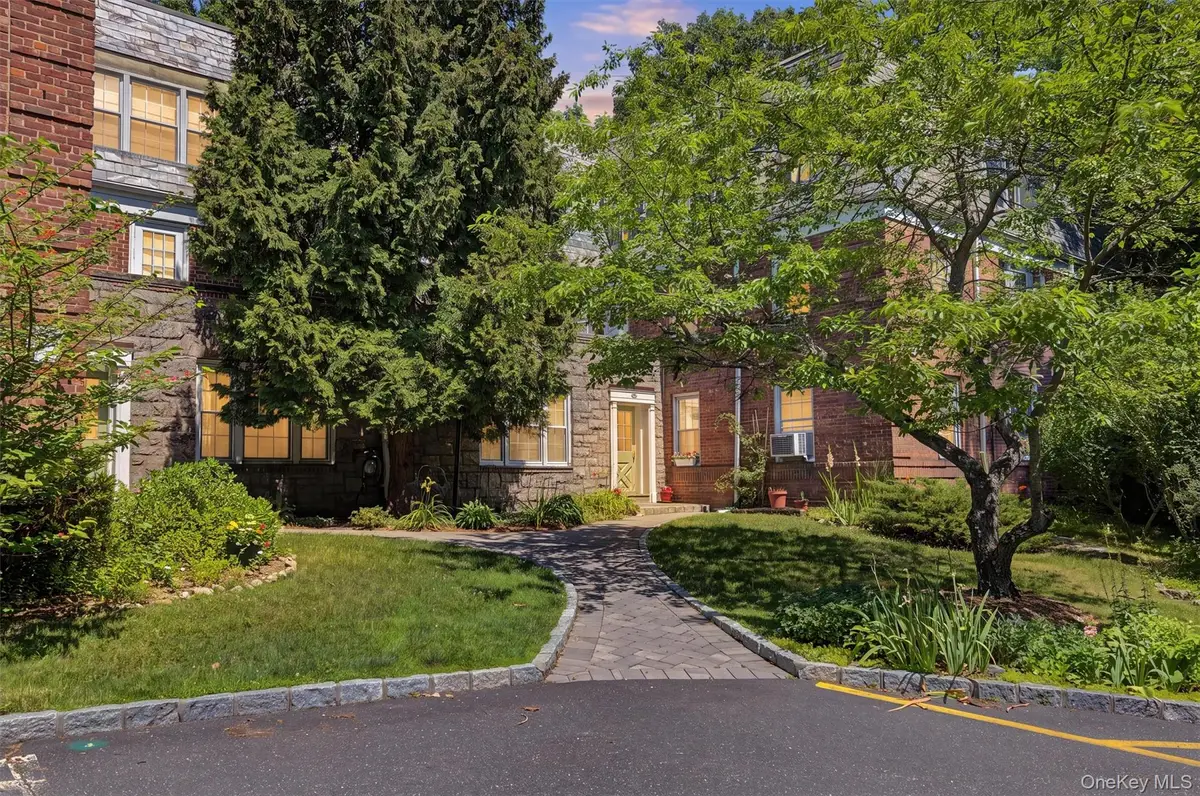 104 Pinewood Rd #3C, Hartsdale, NY 10530 - #1