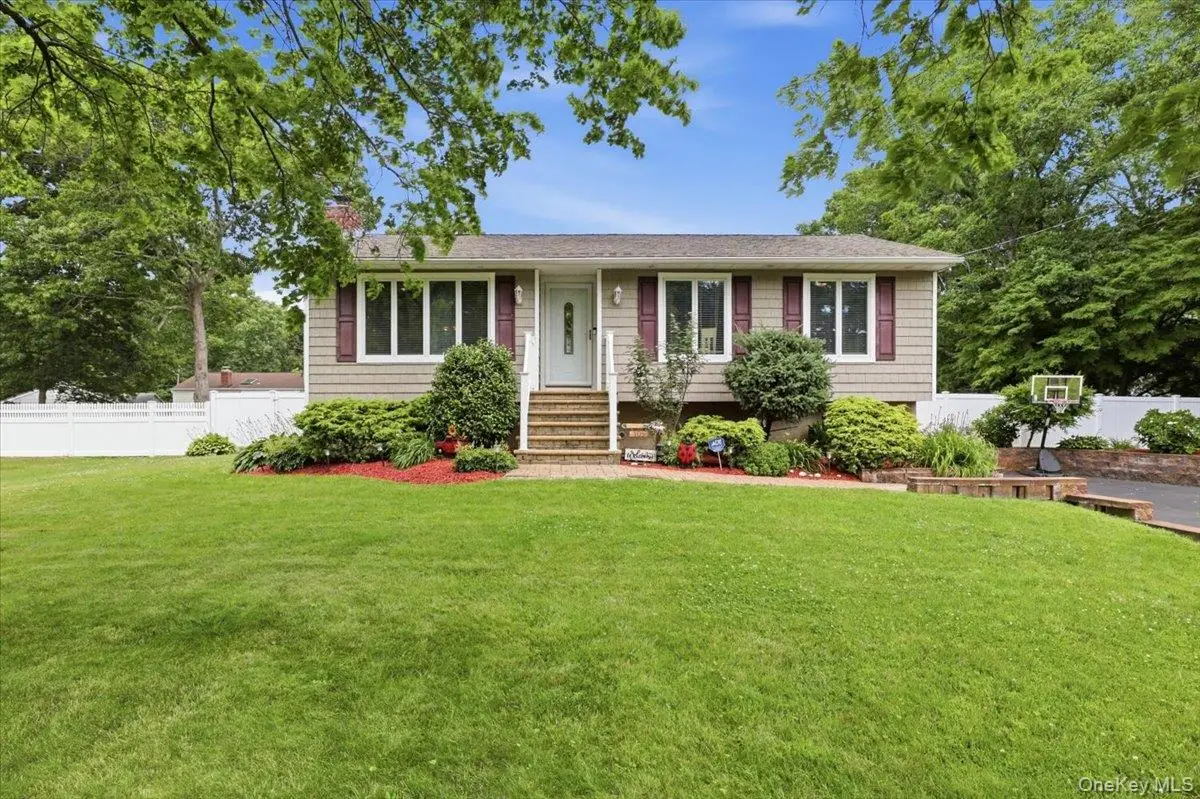 105 Greenhaven Drive, Port Jefferson Station, NY 11776 - #1