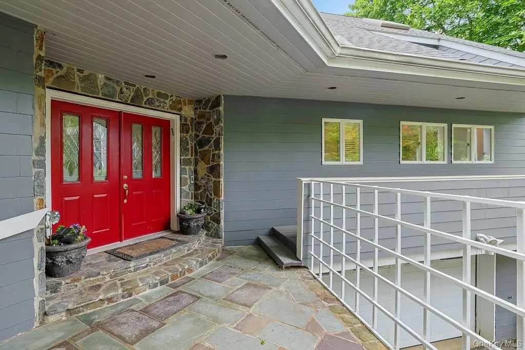 28 Sycamore Lane, Irvington, NY 10533 - #1