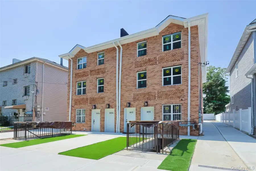 842 E 225th Street, Bronx, NY 10466 - #2