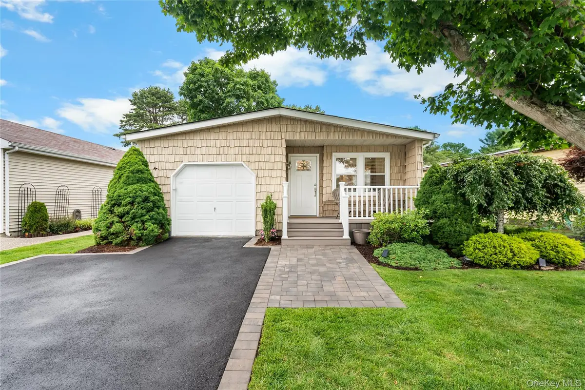 16 Dogwood Lane, Manorville, NY 11949 - #1