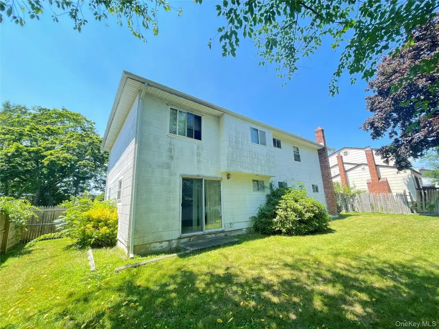 110 Greenway Drive S, Syosset, NY 11791 - #3