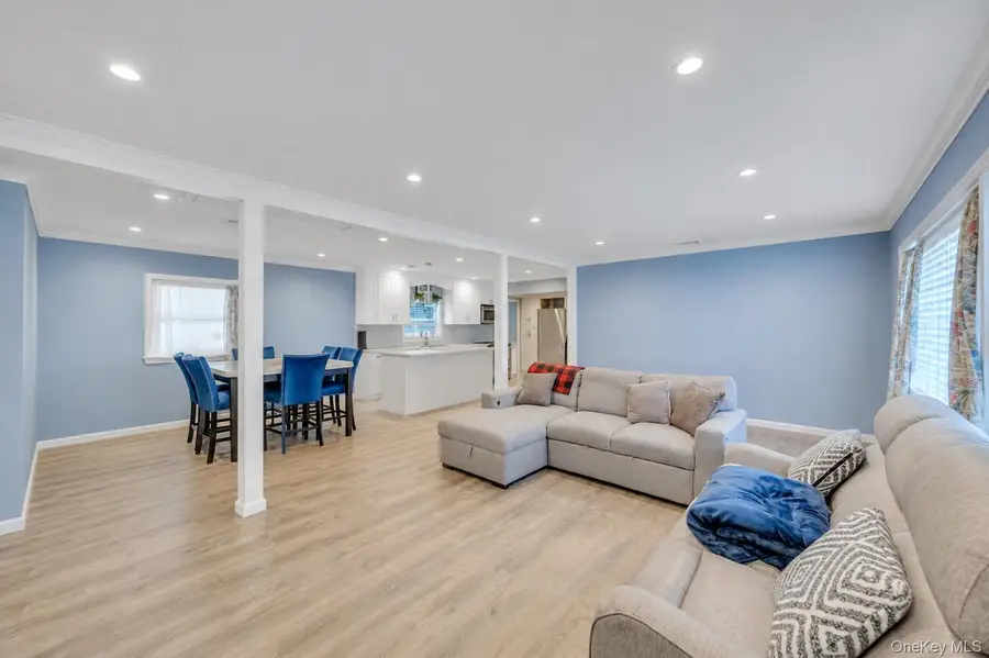 186 W 4th Street, Deer Park, NY 11729 - #3