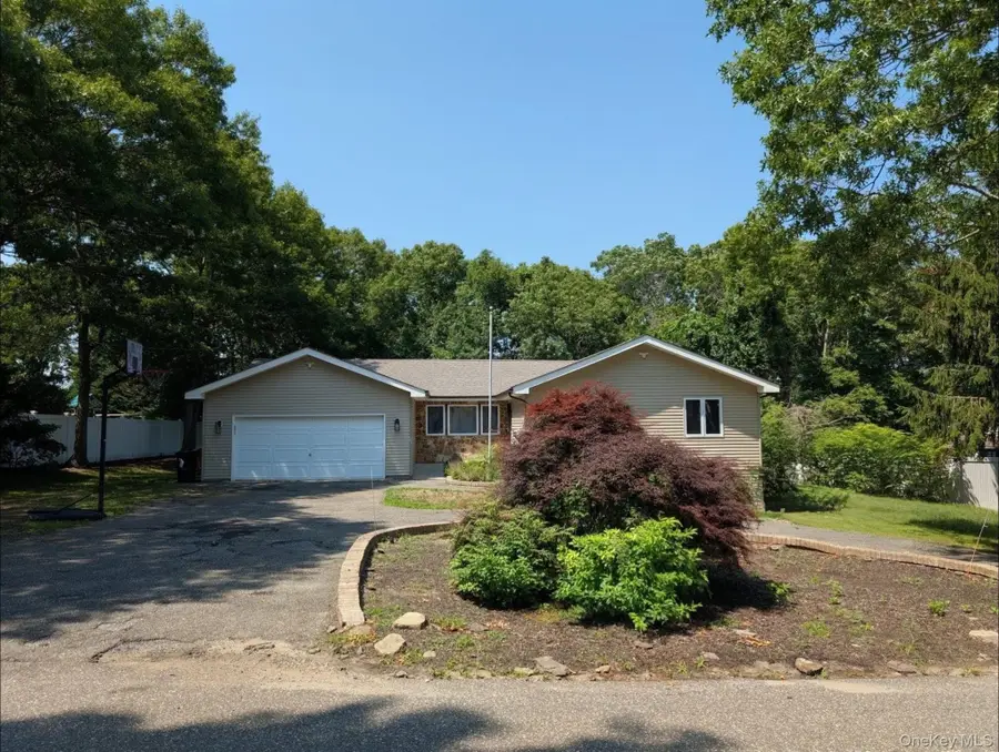 27 Hickory Avenue, Farmingville, NY 11738 - #2