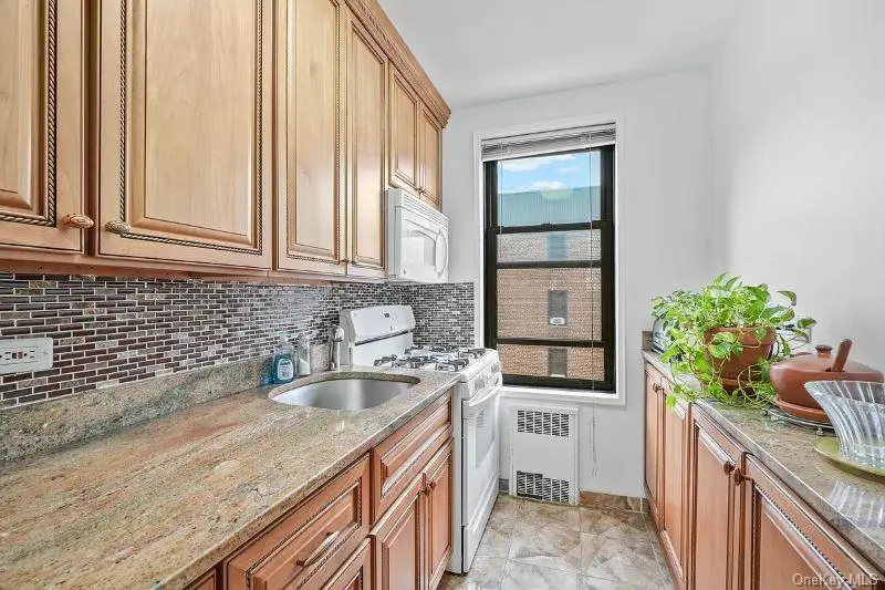 64-00 Saunders Street #5-C, Rego Park, NY 11374 - #3