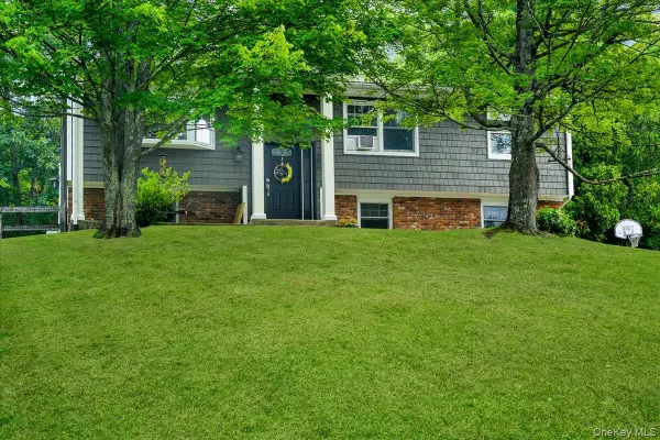 19 Saint Michaels Terrace, Carmel, NY 10512