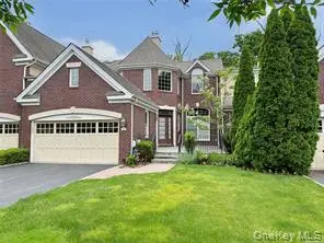 18 Wilkshire Circle, Manhasset, NY 11030 - #1