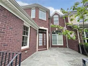 18 Wilkshire Circle, Manhasset, NY 11030 - #2